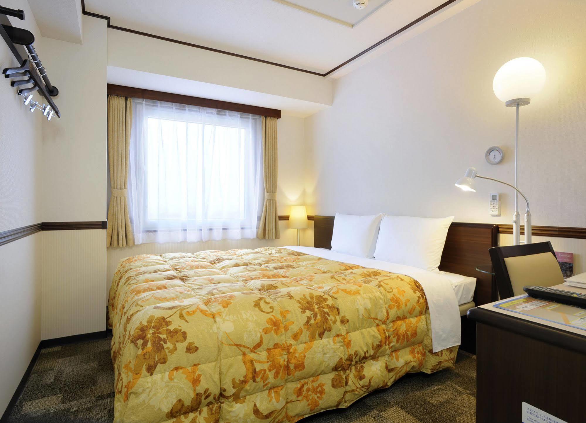 Toyoko Inn Chiba Ekimae Kültér fotó